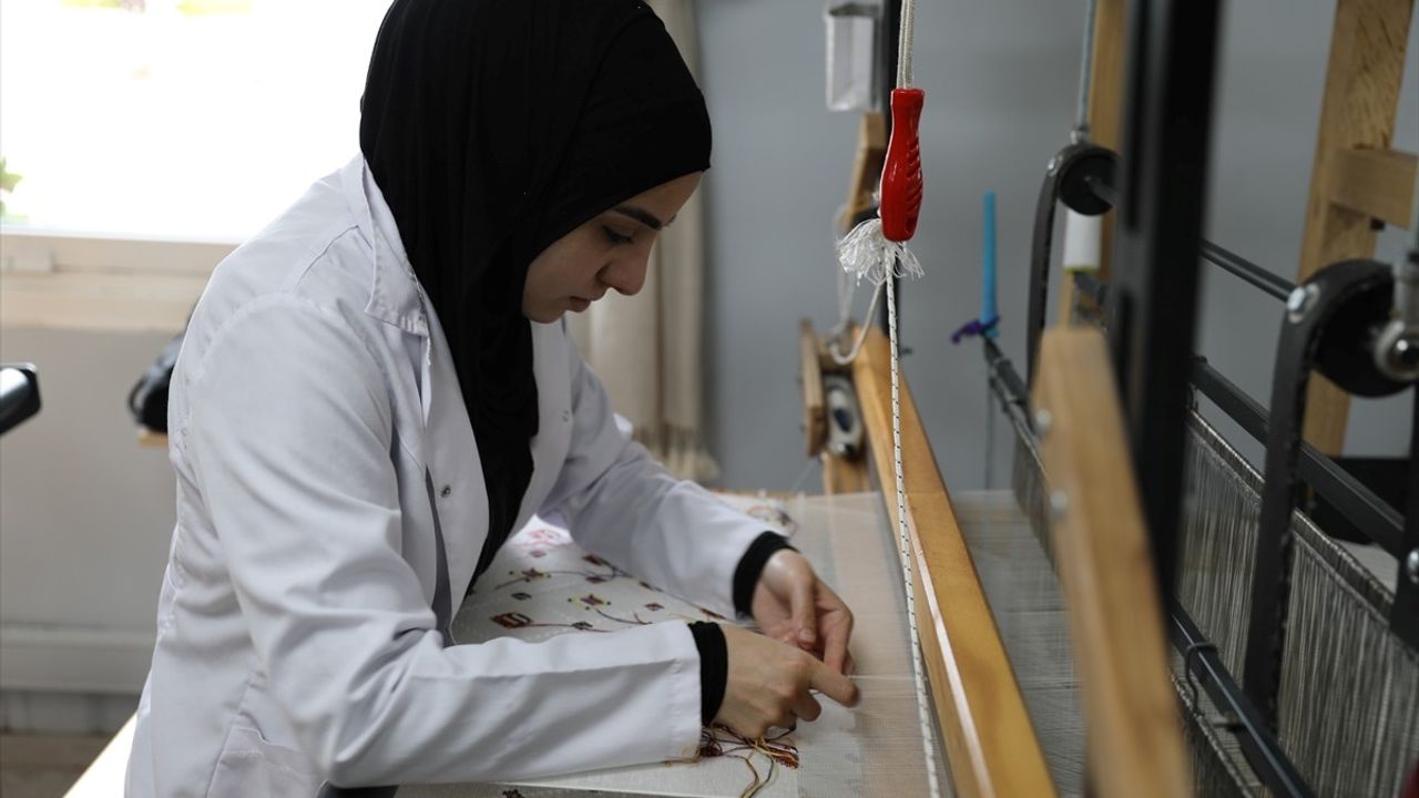 Samsun'da kenevir dokuma geleneği: Büyükşehir atölyesi kadın istihdamını ve kenevir tekstilini destekliyor