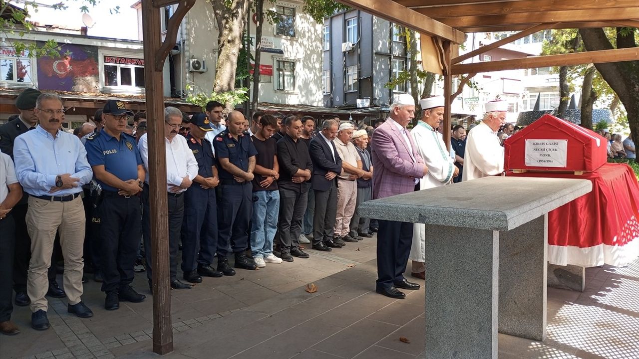 Samsun'da Kıbrıs Gazisi Necmi Çiçek’in Cenazesi Toprağa Verildi