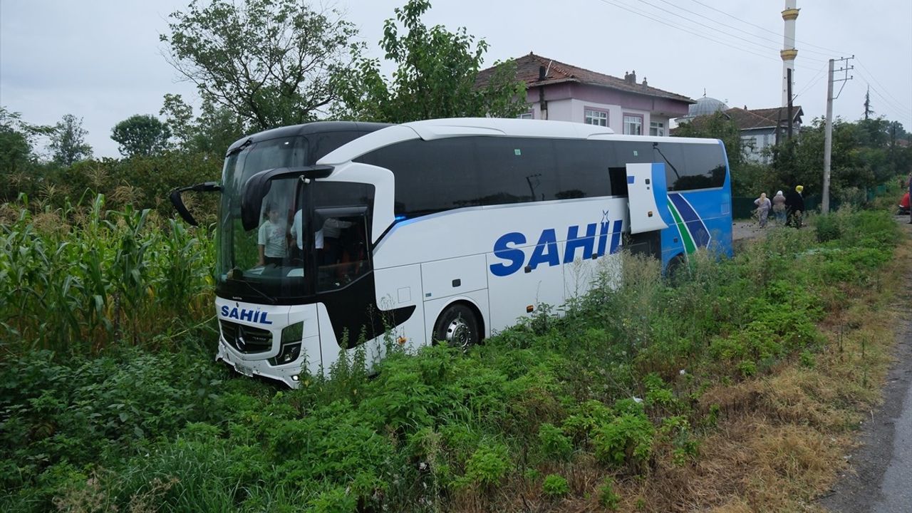 Samsun'da otobüs kamerası kaydetti: Sürücünün rahatsızlanmasıyla 2 kişinin hayatını kaybettiği kaza