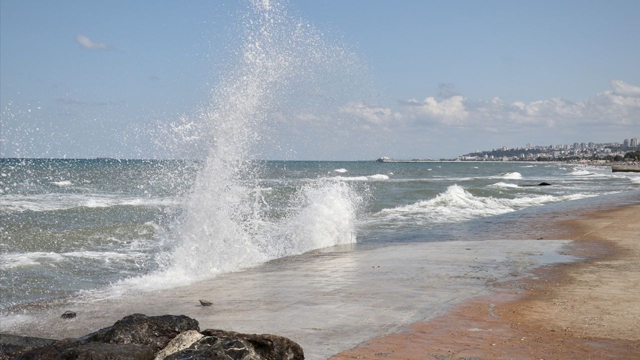 Samsun Valiliği'nden uyarı: Karadeniz'de bugün ve yarın denize girilmemesi istendi