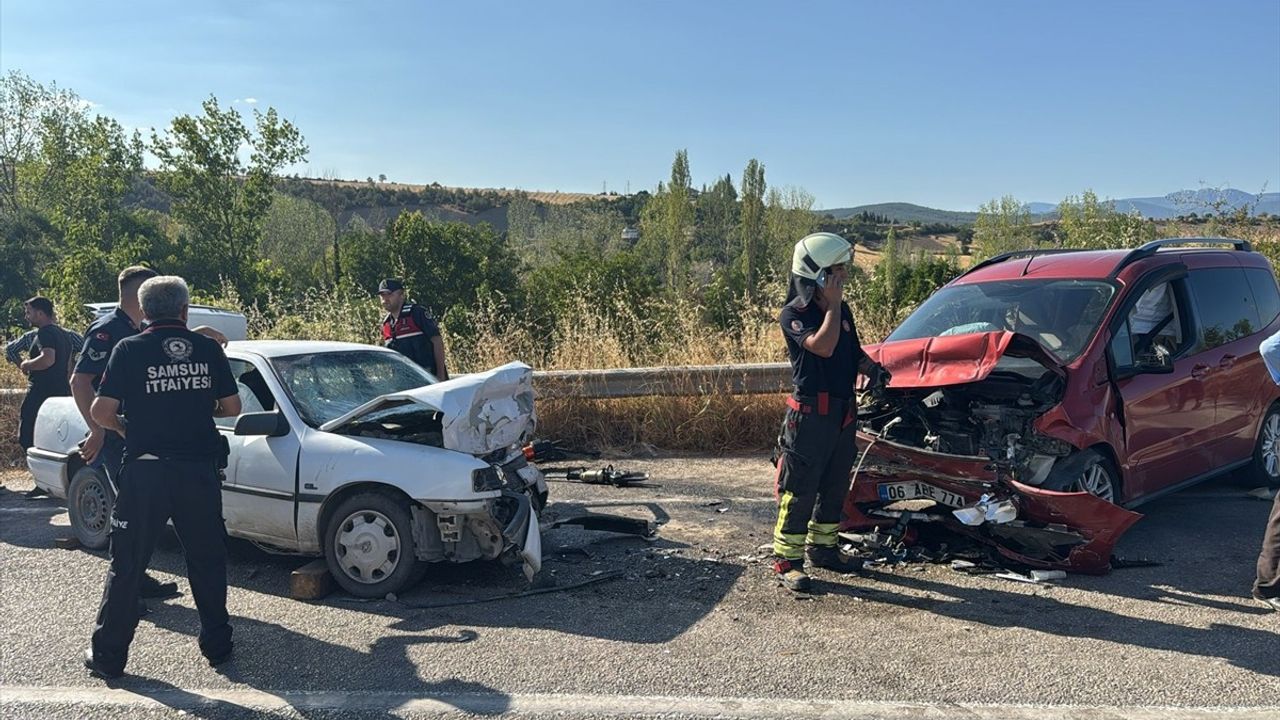 Samsun Vezirköprü'de iki otomobil çarpıştı: 1 ölü, 11 yaralı