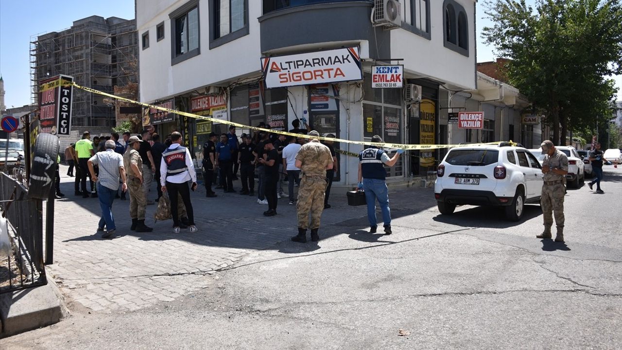 Şanlıurfa Siverek'te adliye çıkışında silahlı saldırı: 2 kişi yaralandı, şüpheli yakalandı