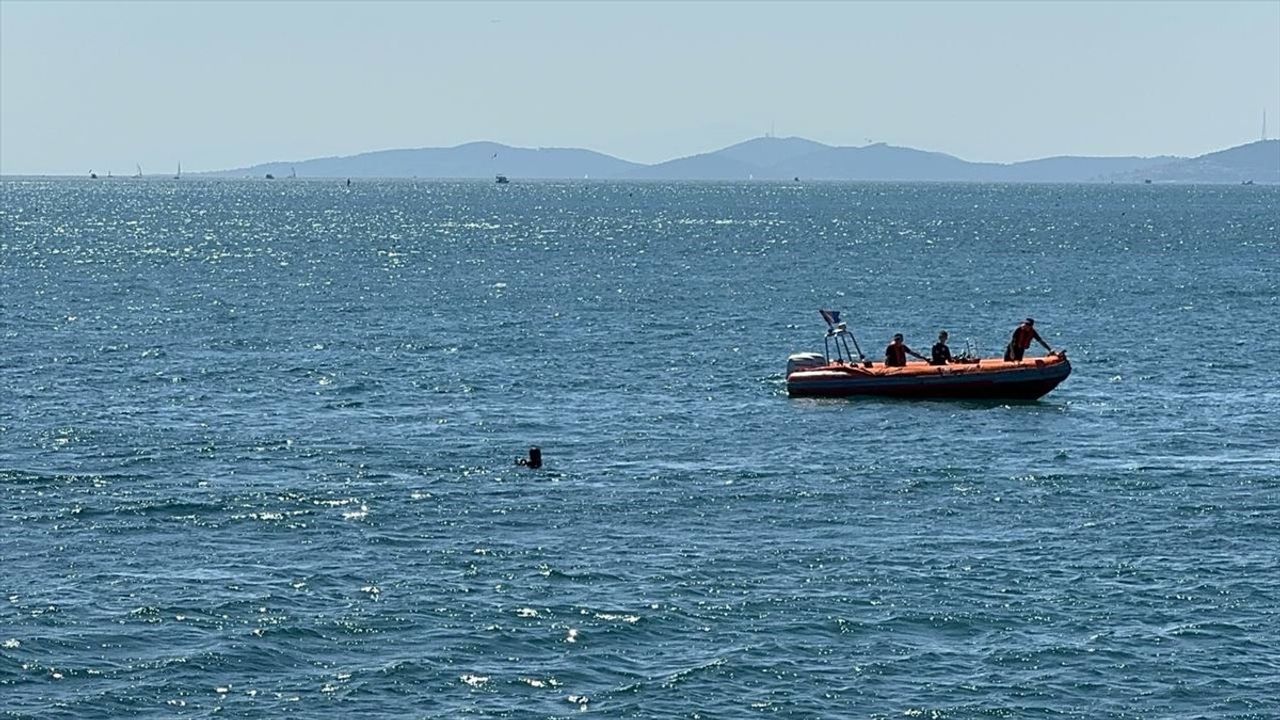 Sarayburnu Açıklarında Kaybolan Kişiyi Bulma Çalışmaları Devam Ediyor