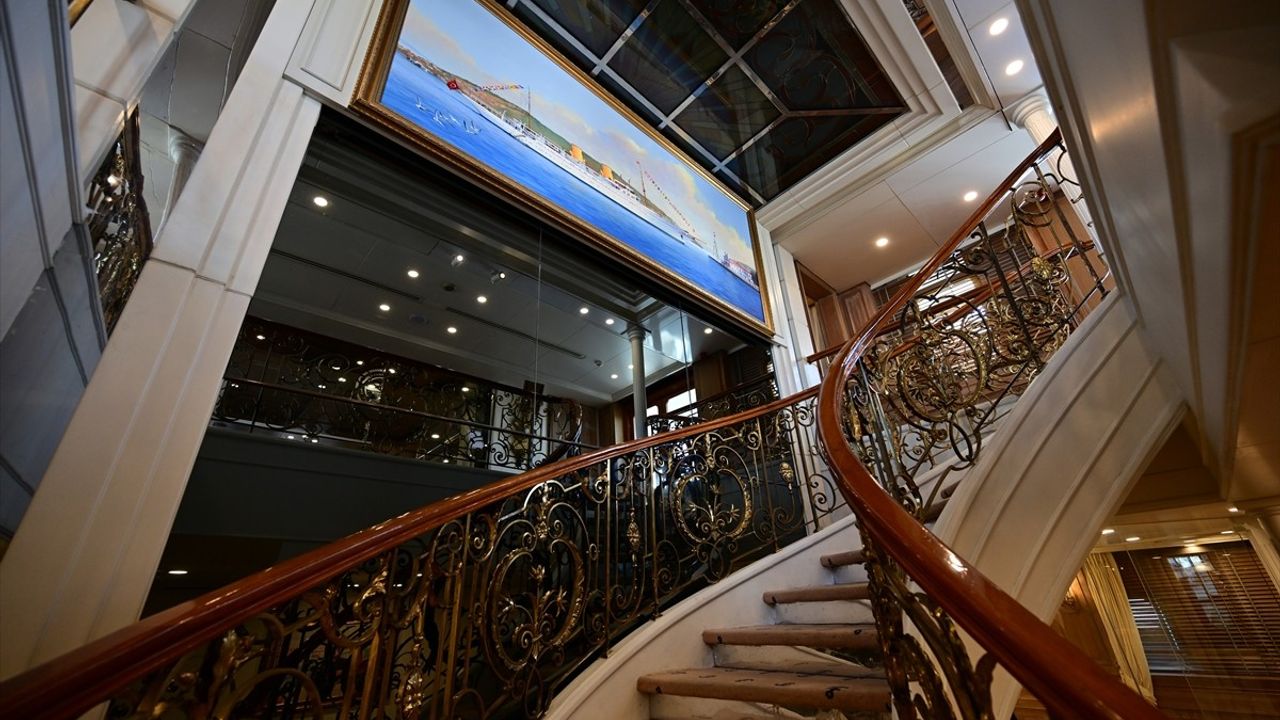 Savarona Yatı 24 Ağustos'ta TCG Anadolu ile İstanbul Boğazı'nı Selamlayacak