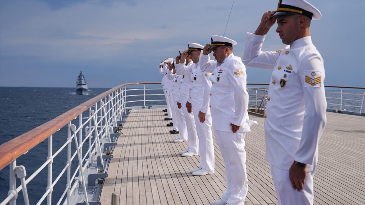 Savarona Yatı, TEKNOFEST Mavi Vatan Geçiş Töreni İçin İstanbul Boğazı'nda Hazır