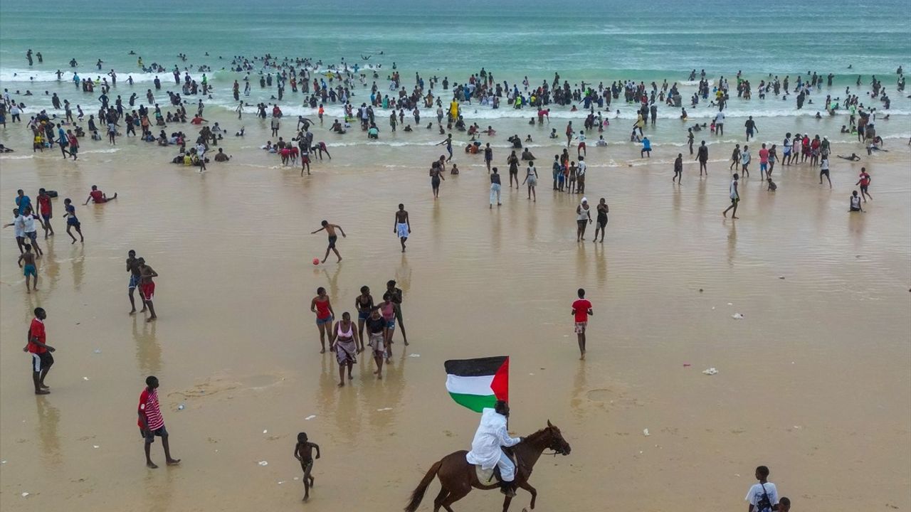 Senegal'den Filistin'e Destek: Thierno Gueye, Kumsalda Atlı Gösteri Düzenledi