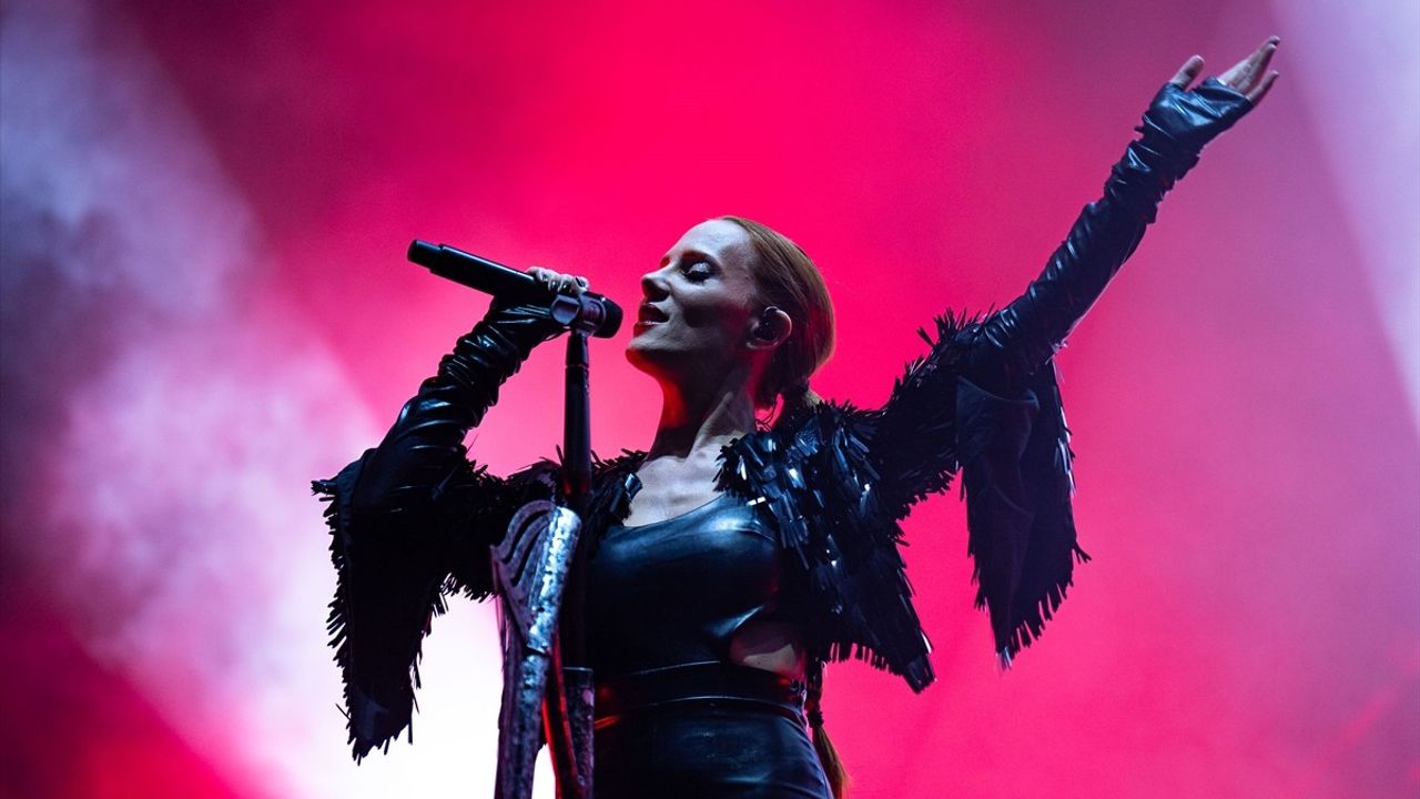 Sepultura ve Epica İstanbul'da Dark Sun Metal Festival'de Sahne Aldı