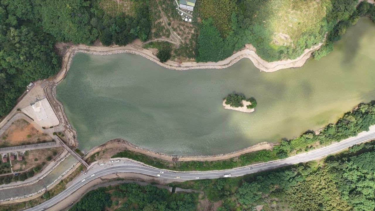 Sera Gölü'nde 30 kamyon çöp çıkarıldı: DSİ yüzer ekskavatörlerle temizlik çalışmasını tamamladı