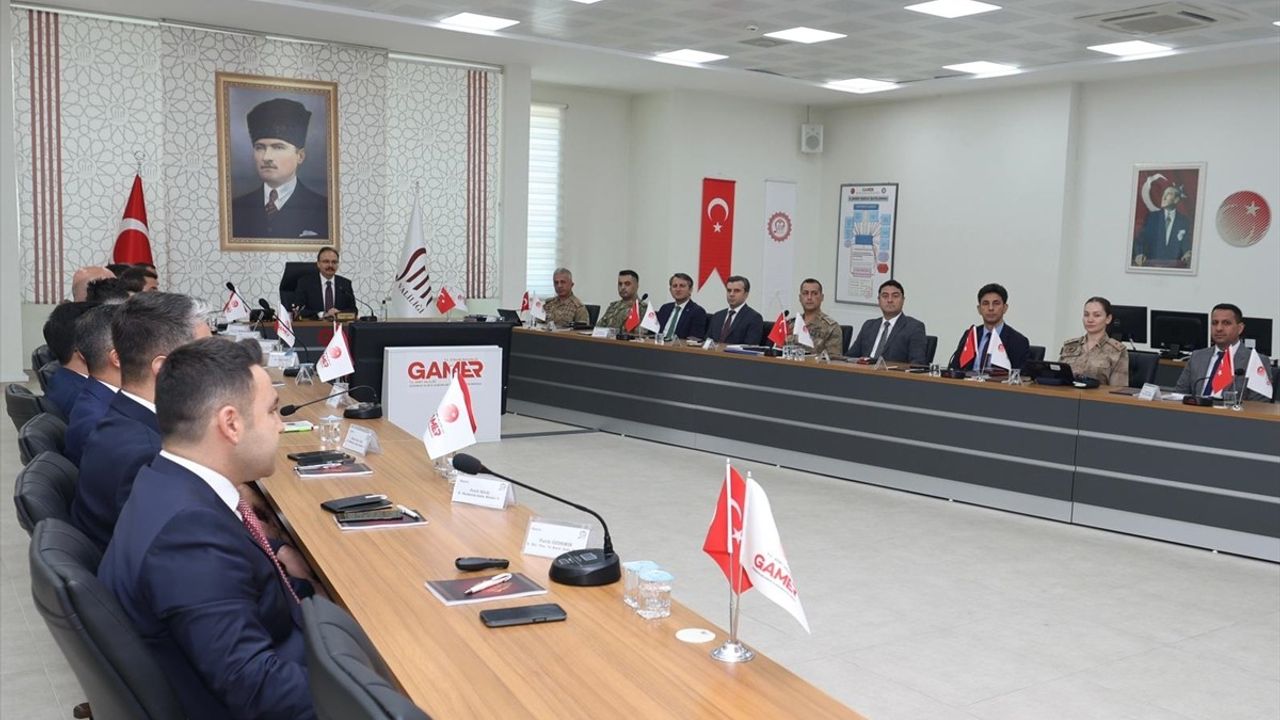 Siirt'te Asayiş ve Güvenlik Değerlendirme Toplantısı Düzenlendi