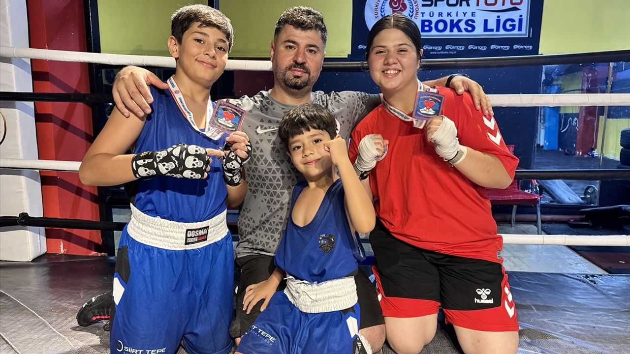 Siirt'te eski Türkiye şampiyonu Selami Gül, çocuklarını boksla yetiştiriyor
