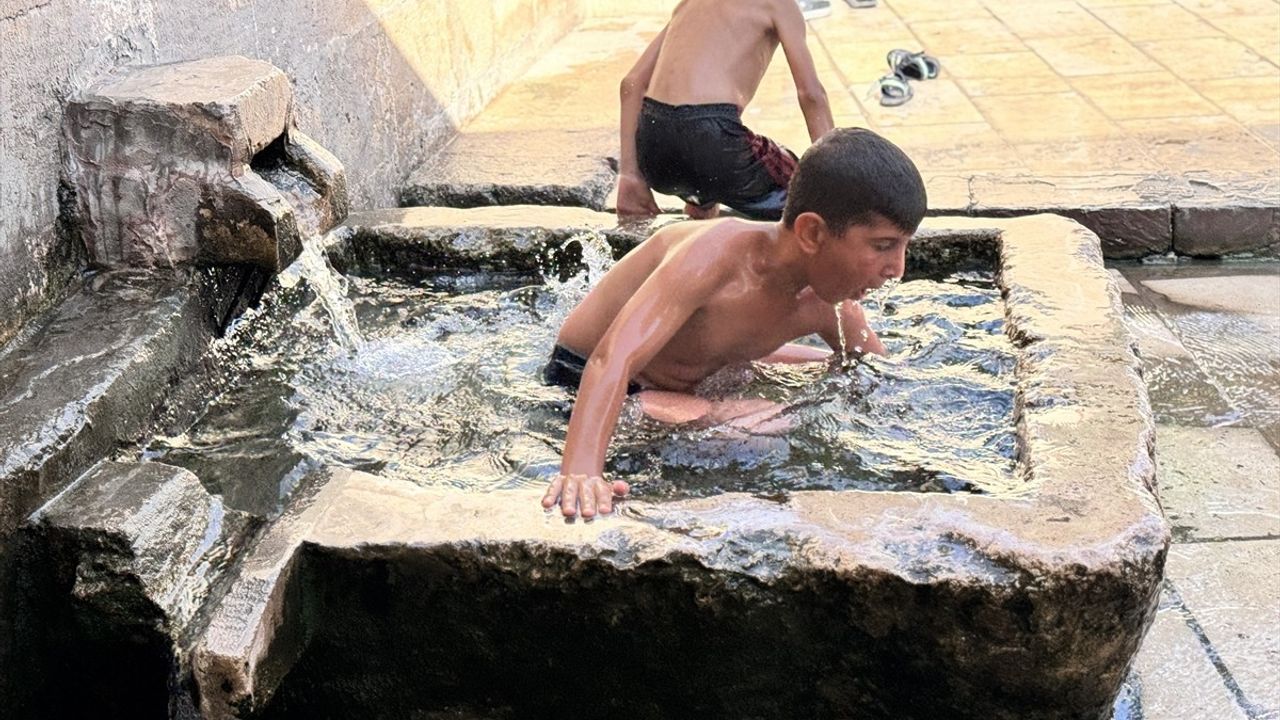 Siirt ve Batman'da Aşırı Sıcaklar Hayatı Olumsuz Etkiliyor