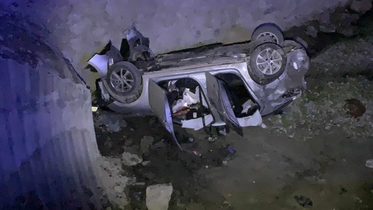 Sinop Türkeli'de dereye devrilen otomobilde 5 kişi yaralandı
