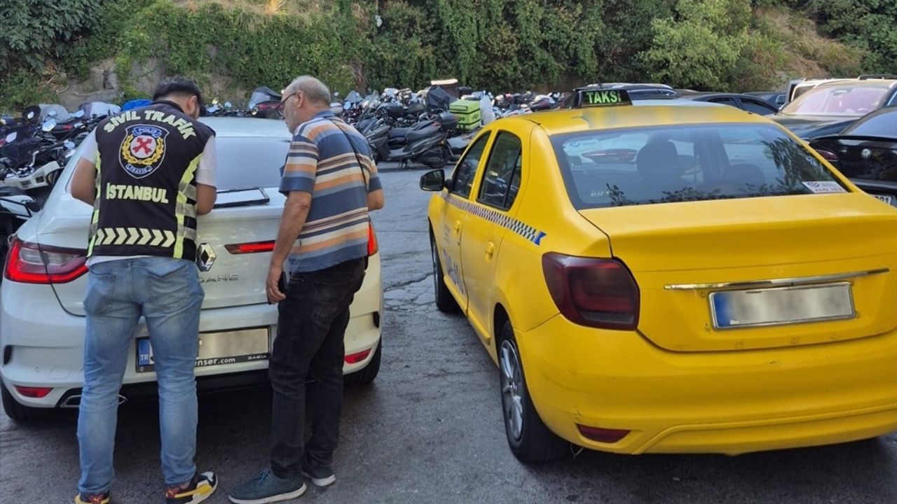 Şişli'de trafik güvenliğini tehlikeye düşüren taksiciye 11 bin 253 lira ceza, araç trafikten men edildi