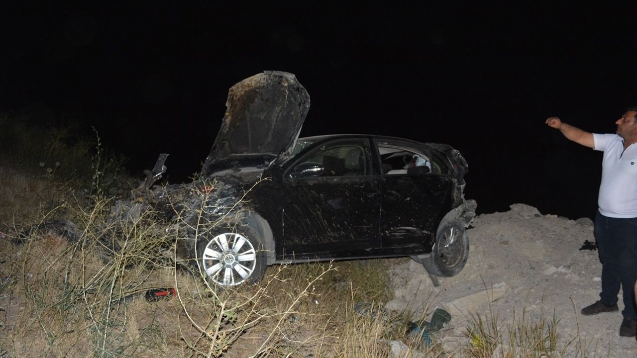 Sivas Suşehri'de D-100 Akçaağıl Rampasında Otomobil Devrildi: 5 Yaralı