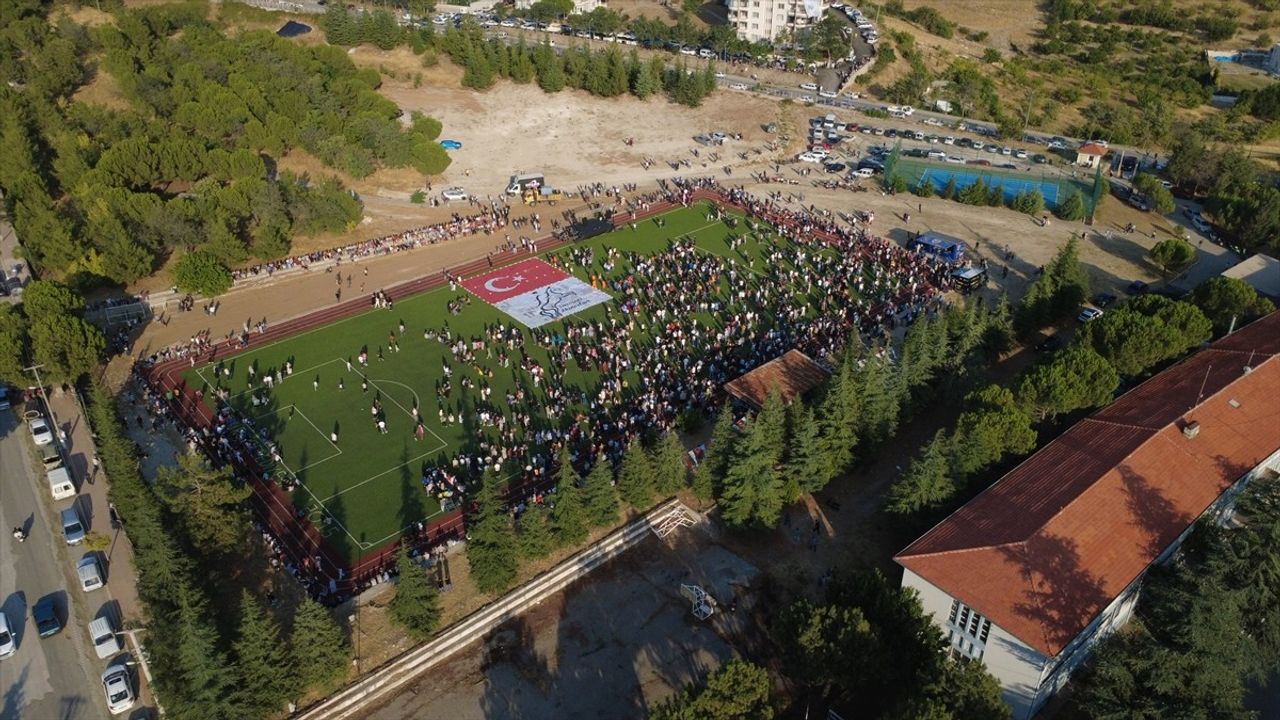 SOLOTÜRK, Manisa Demirci'de 'Kurtuluş Festivali' kapsamında gösteri uçuşu gerçekleştirdi