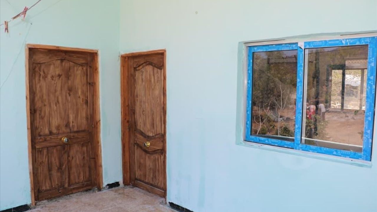 Suriye'ye dönen 10 yaşındaki Halit'in çağrısı sonrası Türk Kızılay evlerini onardı