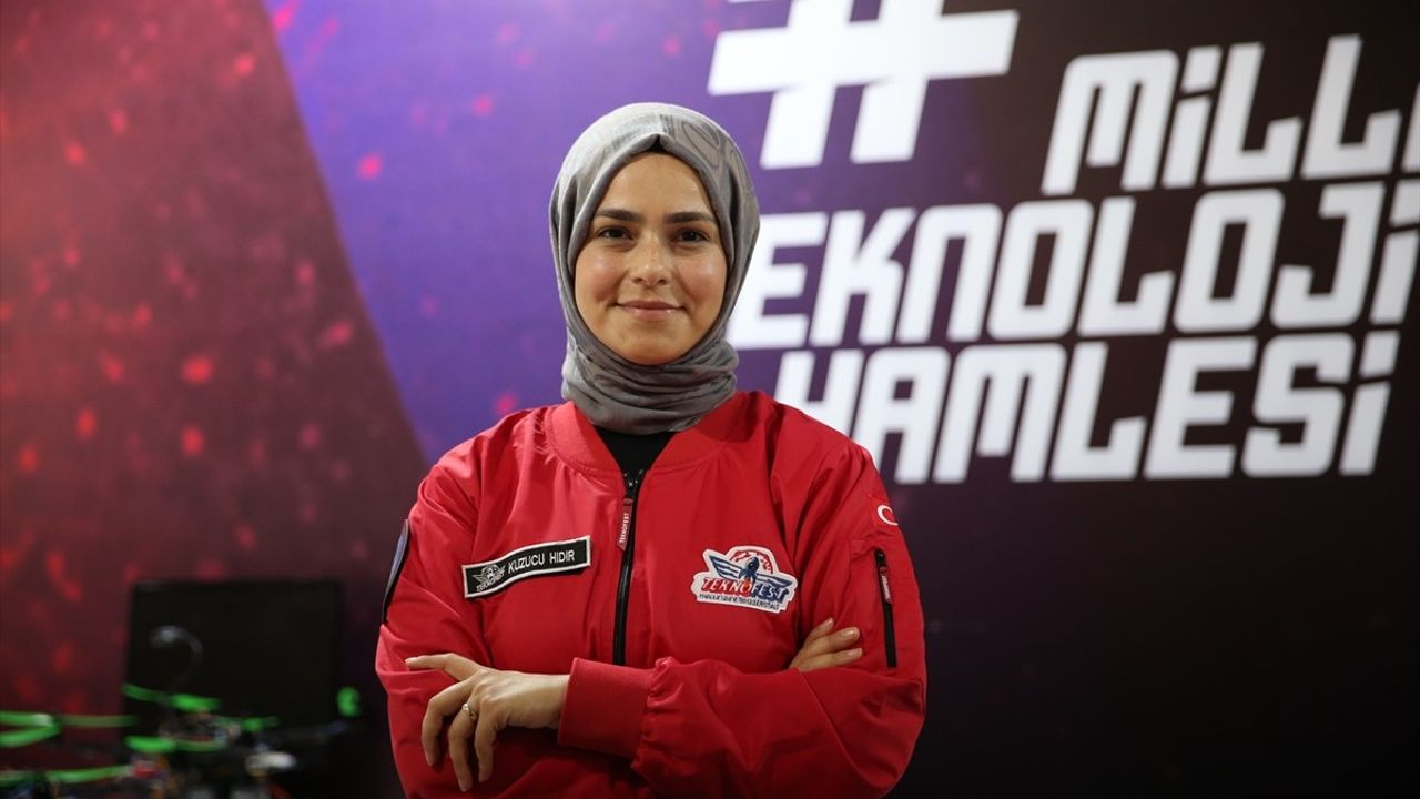 T3 Vakfı Başkanı Hıdır, Sakarya'daki TEKNOFEST Sürü İHA Final Yarışlarını Ziyaret Etti