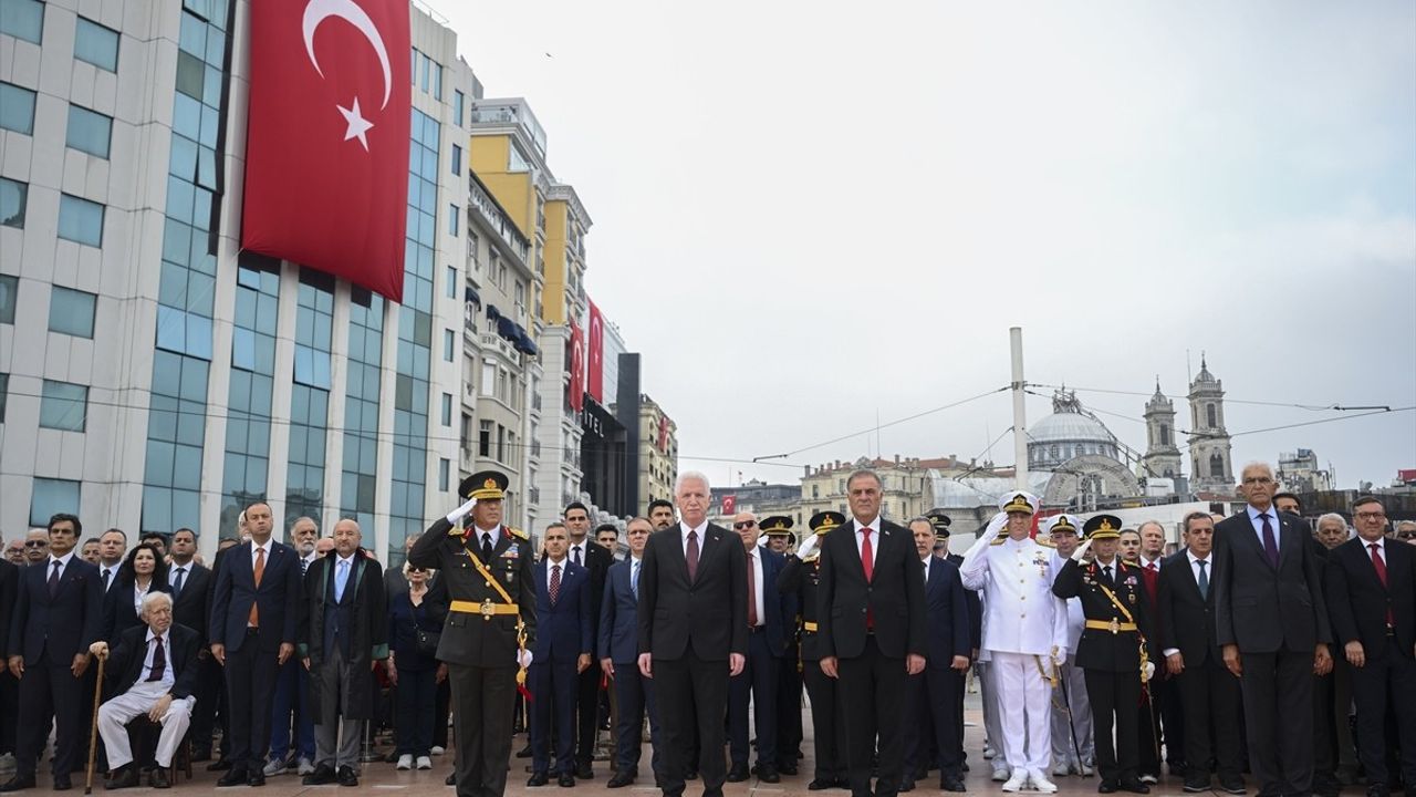 Taksim'de 30 Ağustos Zafer Bayramı'nın 103. yılı töreni gerçekleştirildi