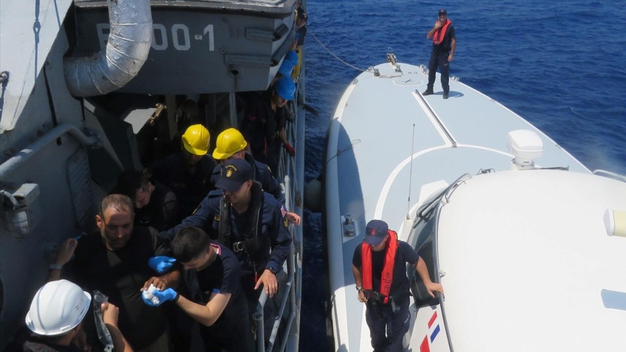 TCG Bozcaada Karakol Gemisi, Yaralı Vatandaşa İlk Müdahaleyi Gerçekleştirdi