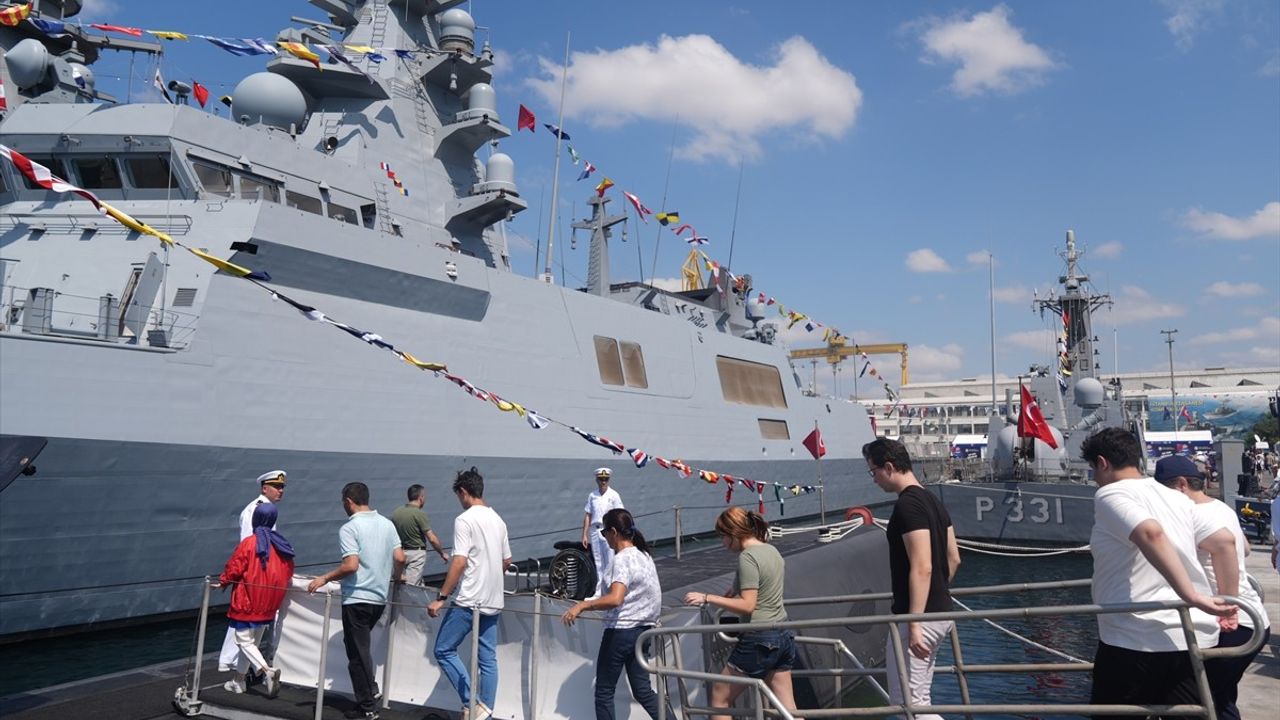 TCG Sakarya ve TCG Hızırreis denizaltıları TEKNOFEST Mavi Vatan'da yoğun ilgi gördü