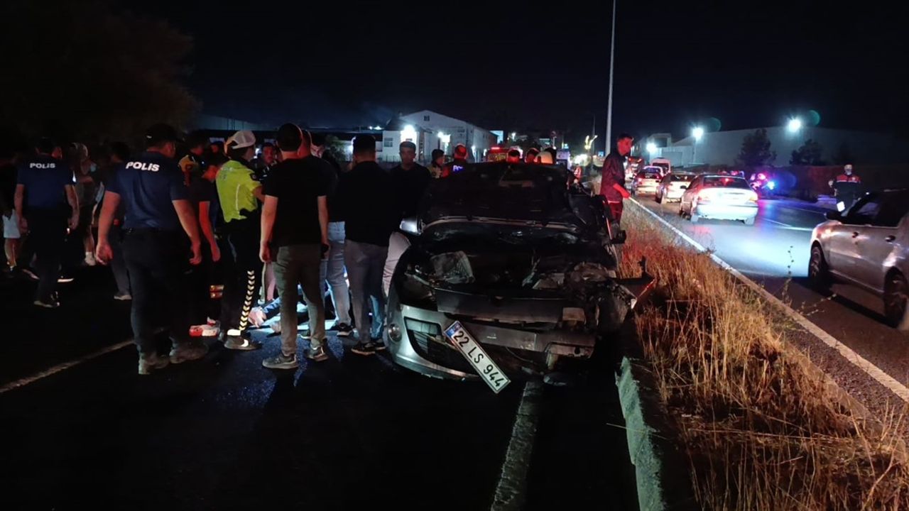 Tekirdağ Çerkezköy’de otomobilin aydınlatma direğine çarpması: 1 ölü, 2 yaralı