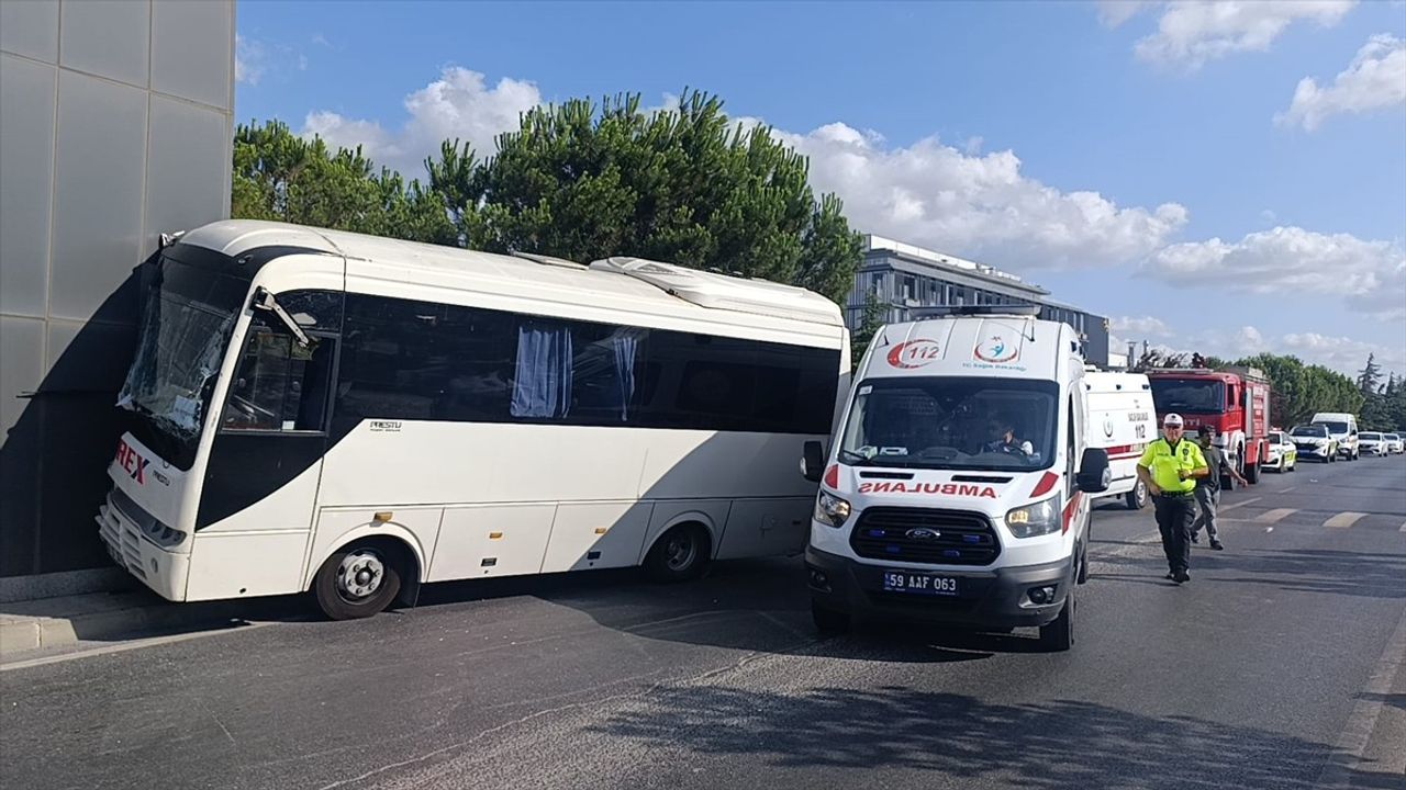 Tekirdağ'da İşçi Servisi Kaza Yaptı: 19 Yaralı