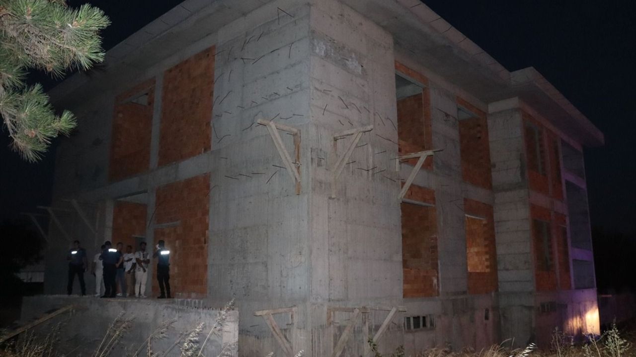 Tekirdağ'da Kayıp Kişinin Kredi Kartı ve Cep Telefonunu Çalan İki Zanlı Tutuklandı