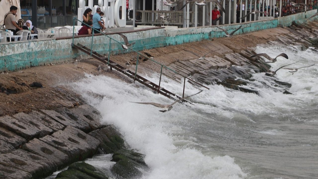 Tekirdağ'da poyraz deniz ulaşımını aksatıyor: 8 şilep ve tanker beklemede