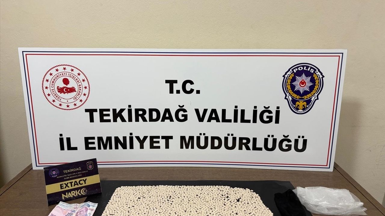 Tekirdağ'da Uyuşturucu Operasyonu: 2 Bin 474 Sentetik Ecza Hapı Ele Geçirildi