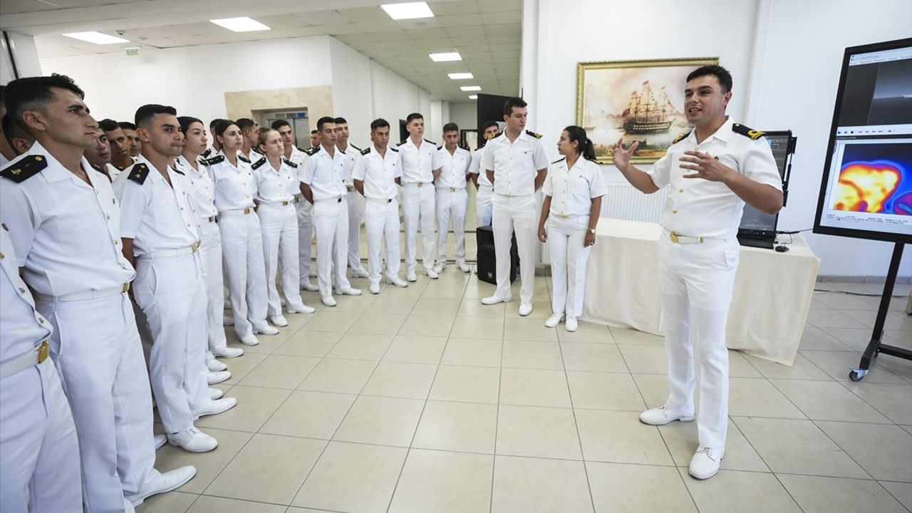 TEKNOFEST Mavi Vatan'da Deniz Harp Sanayiinde Yapay Zeka Forumu düzenlendi