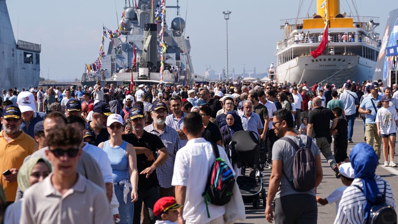 TEKNOFEST Mavi Vatan'da üçüncü gün: Gemileri görmek için erken saatlerde uzun kuyruklar oluştu