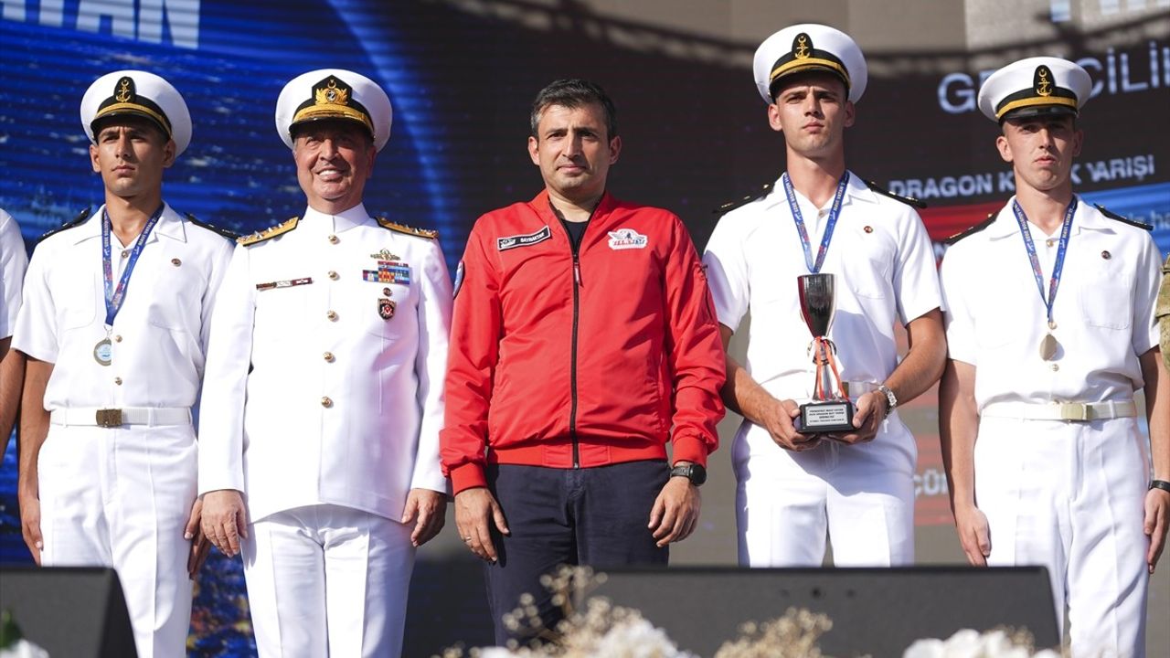 TEKNOFEST Mavi Vatan Yarışmalarında Başarılı Takımlara Ödüller Verildi