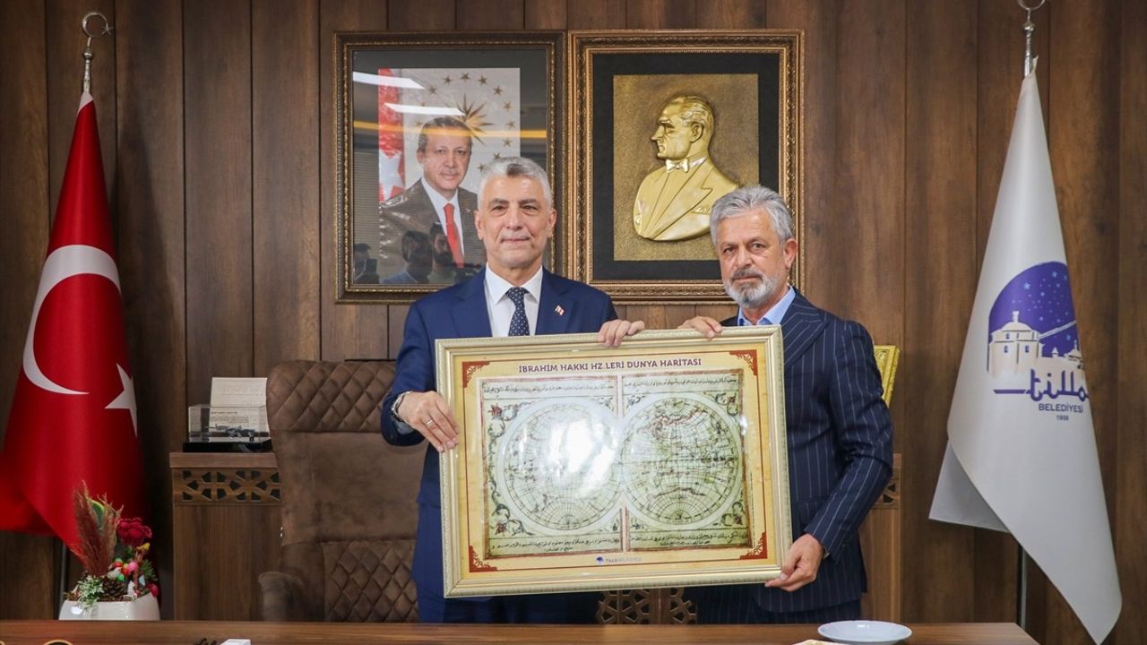 Ticaret Bakanı Ömer Bolat, Siirt Tillo'da türbe ziyareti ve halk buluşması gerçekleştirdi