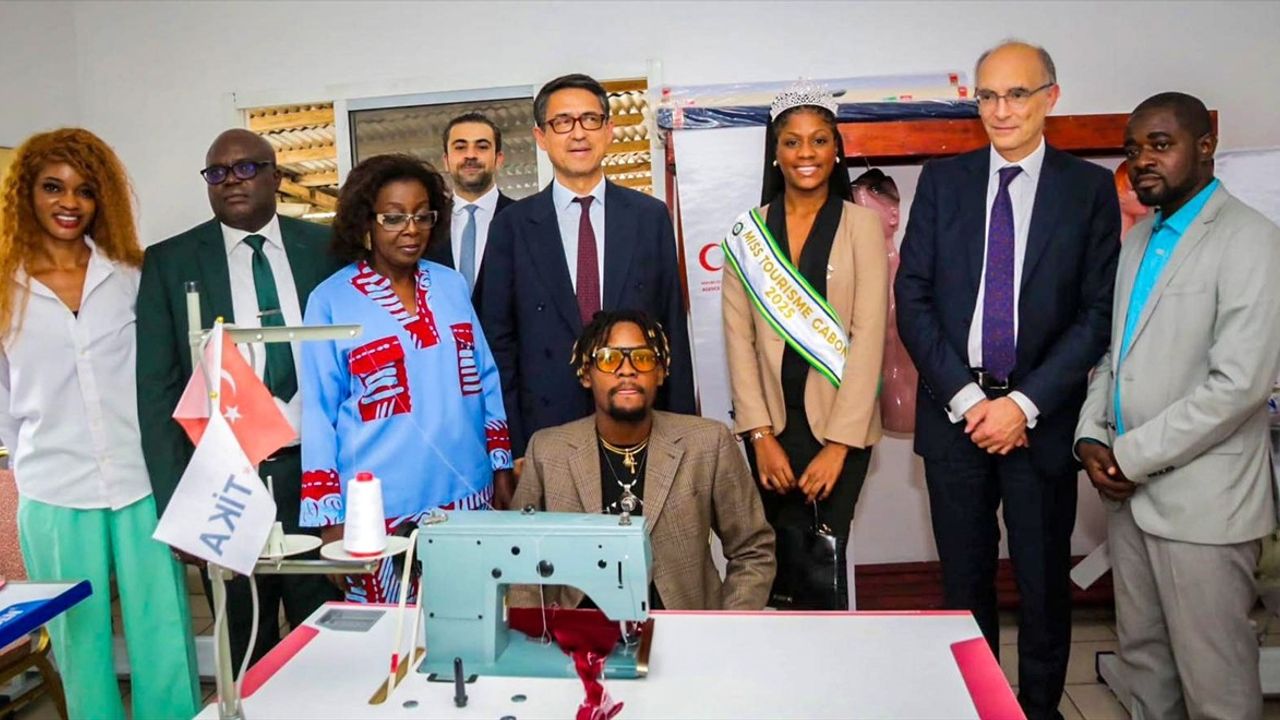 TİKA, Librevil'de FEMOGA dikiş atölyesine ekipman desteği sağladı