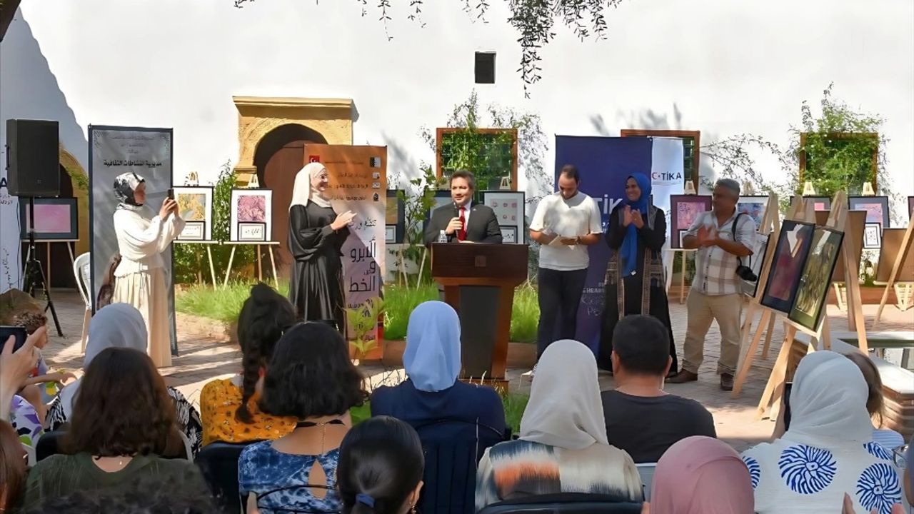 TİKA'nın Cezayir'deki Hat ve Ebru Sanatı Eğitimi Tamamlandı