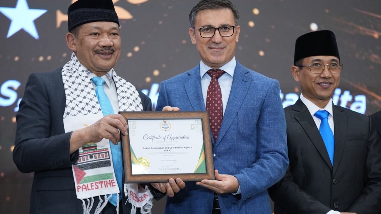 TİKA'ya Endonezya'da 2025 Baznas 'Uluslararası En İyi Kurumsal Partner' Ödülü