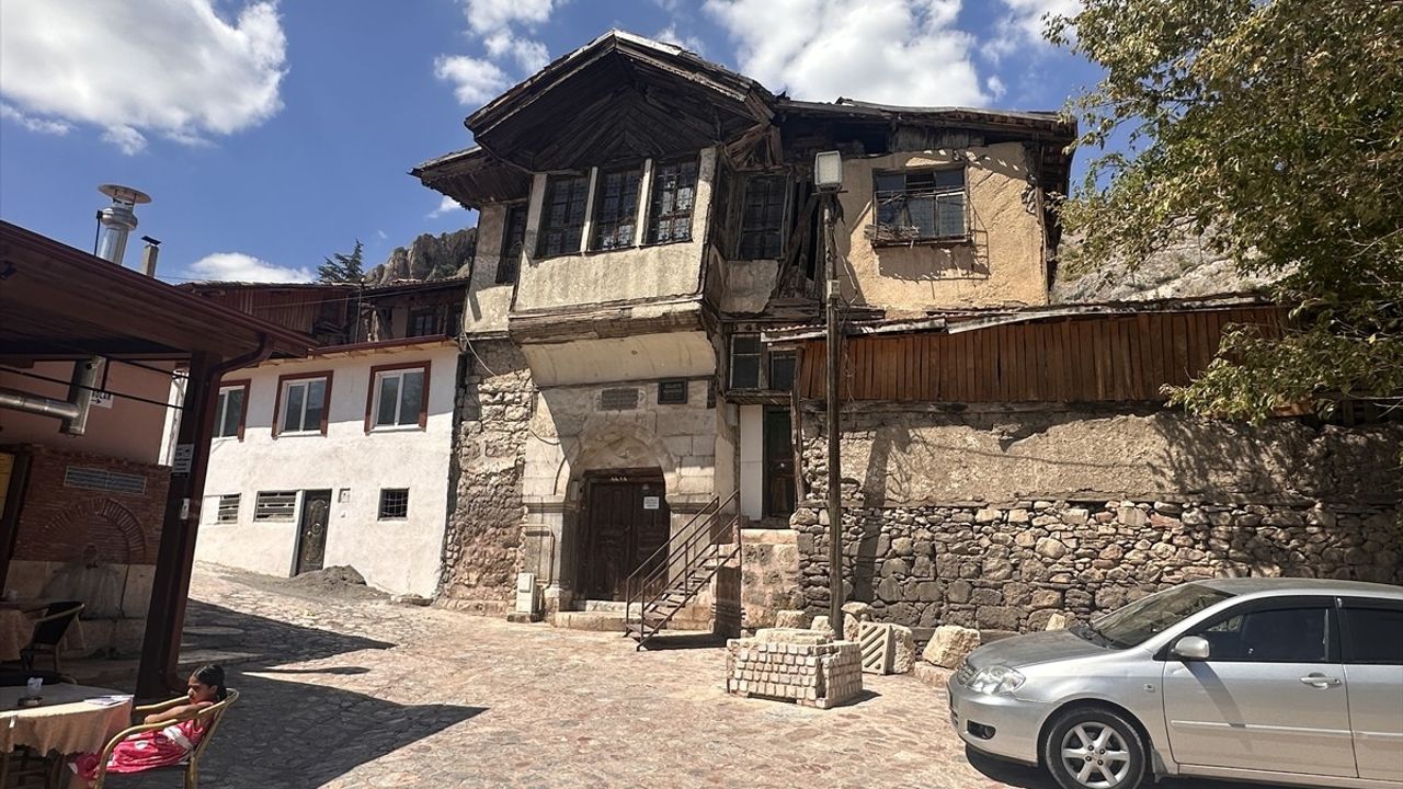 Tokat'ta 1411 yapımı Hisariye Medresesi aile konutu olarak kullanılıyor; sahipleri restorasyon bekliyor