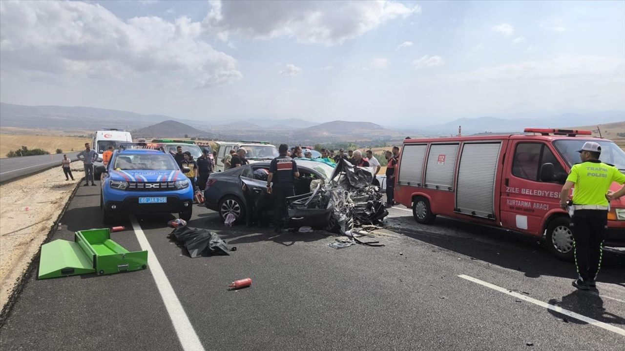 Tokat'ta İki Otomobilin Çarpıştığı Kazada Dört Kişi Hayatını Kaybetti, İki Kişi Yaralandı