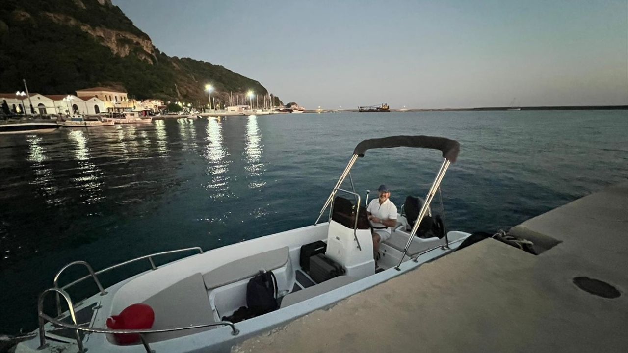 Tonozdan kopup Sisam'a sürüklenen tekne, pasaport sorunu nedeniyle avukat tarafından Kuşadası'na getirildi