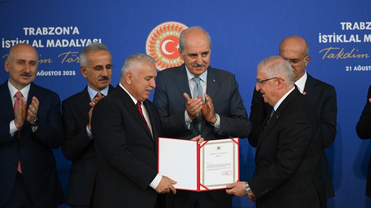 Trabzon'a İstiklal Madalyası TBMM Şeref Holü'nde Takdim Edildi