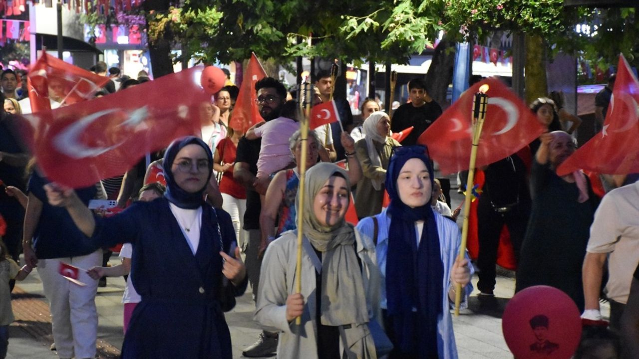 Trabzon'da 30 Ağustos Zafer Bayramı'nda fener alayı düzenlendi
