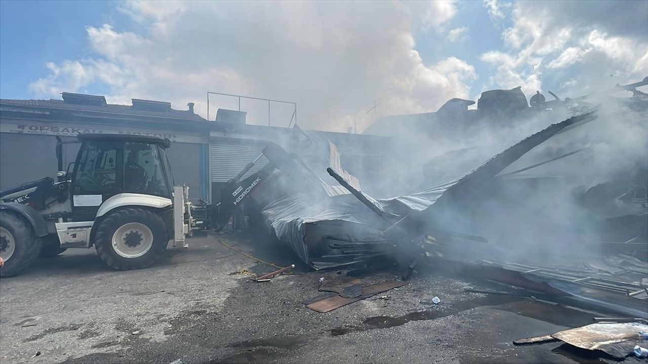 Trabzon Ortahisar’da Bağkur Sanayi Sitesi’ndeki mobilya atölyesinde yangın: İtfaiye müdahalesi sürüyor