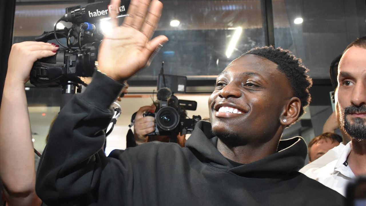 Trabzonspor, Kazeem Olaigbe ile Anlaştı: Futbolcu Trabzon'a Geldi