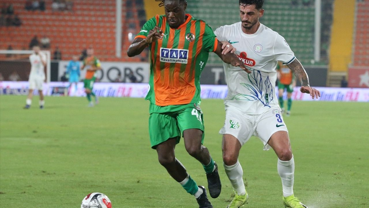 Trendyol Süper Lig 2. Hafta: Corendon Alanyaspor - Çaykur Rizespor 0-0 (İlk Yarı)