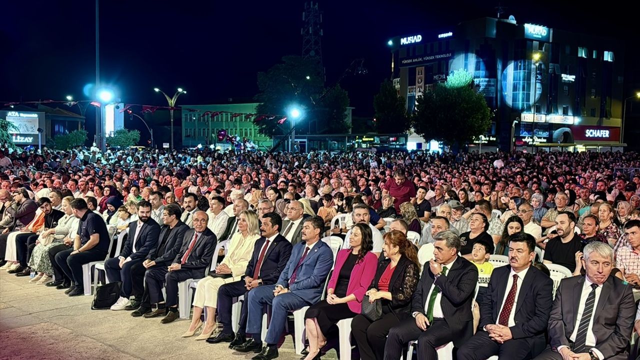 TRT Sanatçıları Kırşehir'de Neşet Ertaş Kültür ve Müzik Festivali'nde Sahne Aldı