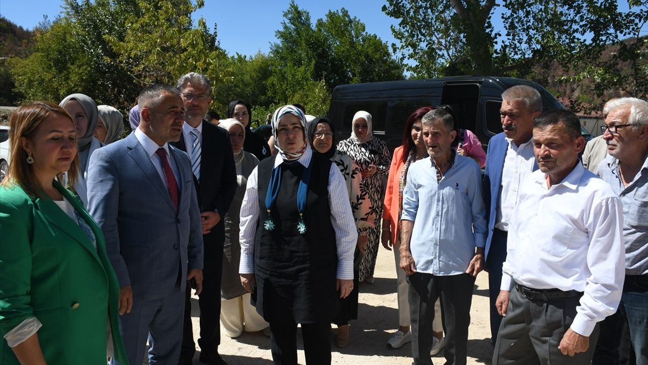 Tuğba Işık Ercan: 'Kadınlar inancıyla, kimliğiyle toplumun her alanında özgürce var oluyor' — Bilecik'te konuştu