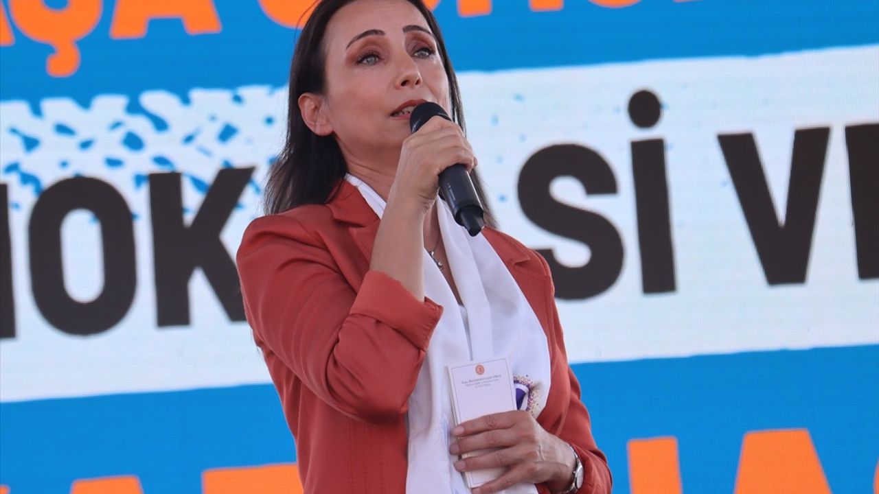 Tülay Hatimoğulları, Kadıköy'de 1 Eylül Dünya Barış Günü Mitingine Katıldı