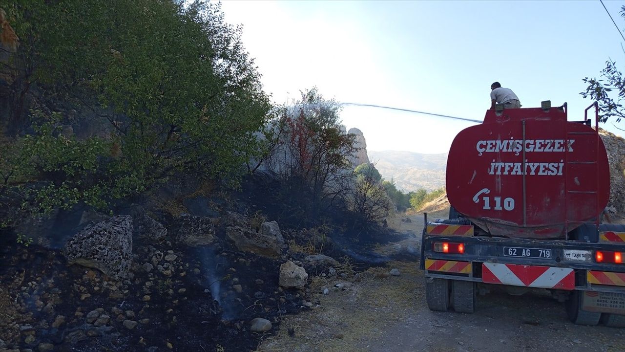 Tunceli Çemişgezek'teki Otluk Alanda Yangın Kontrol Altına Alındı