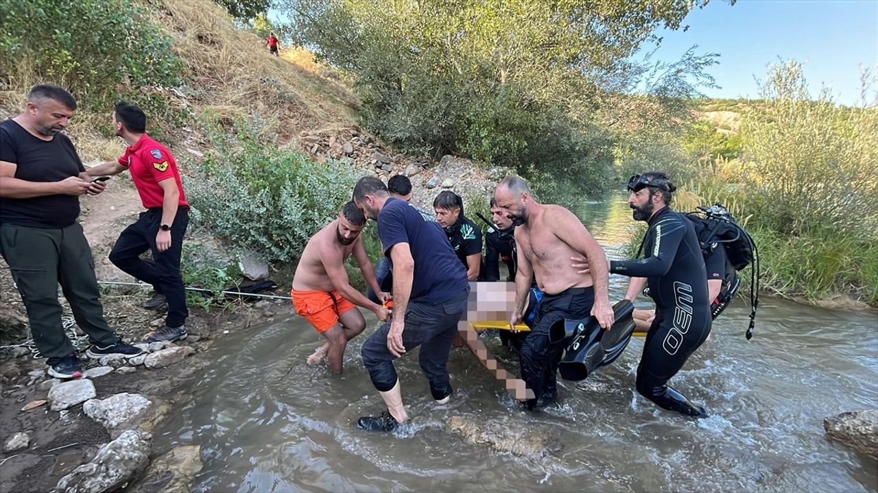 Tunceli'de Pülümür Çayı'na giren 22 yaşındaki Ali M. boğularak hayatını kaybetti