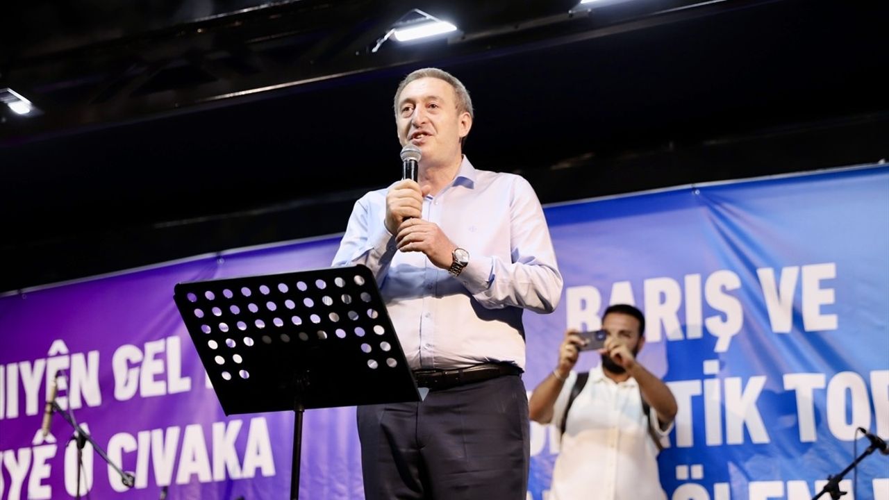 Tuncer Bakırhan Van'da 'Barış ve Demokratik Toplum' mitinginde barış ve demokrasi çağrısı yaptı